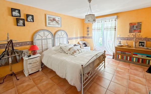 Maison à vendre    8 pièces • 280 m2 Yvoy-le-Marron