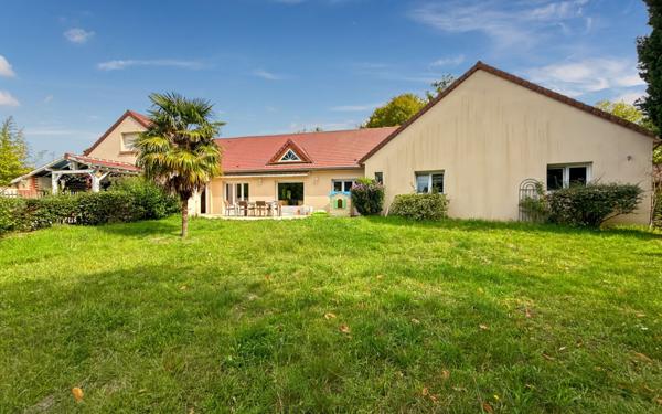 Maison à vendre    8 pièces • 280 m2 Yvoy-le-Marron