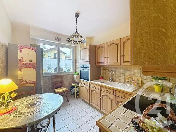 Appartement F5 à vendre  5 pièces - 97,01 m 2   ST MAUR DES FOSSES  - 94