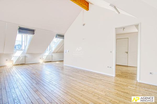 Versailles Notre-Dame espace Richaud Appartement 2 pièces 69 m² au sol (56 m² carrez) situé au 4ème et dernier étage avec ascenseur, cave et parking €495 000 ** - Référence 25437