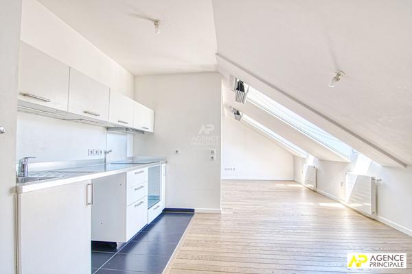 Versailles Notre-Dame espace Richaud Appartement 2 pièces 69 m² au sol (56 m² carrez) situé au 4ème et dernier étage avec ascenseur, cave et parking €495 000 ** - Référence 25437