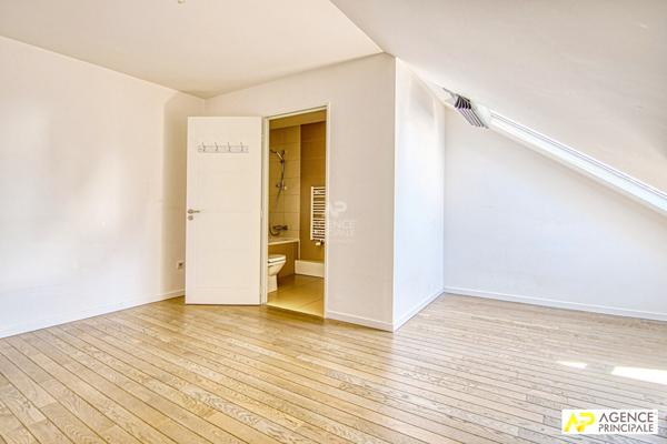 Versailles Notre-Dame espace Richaud Appartement 2 pièces 69 m² au sol (56 m² carrez) situé au 4ème et dernier étage avec ascenseur, cave et parking €495 000 ** - Référence 25437