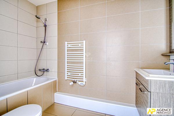 Versailles Notre-Dame espace Richaud Appartement 2 pièces 69 m² au sol (56 m² carrez) situé au 4ème et dernier étage avec ascenseur, cave et parking €495 000 ** - Référence 25437