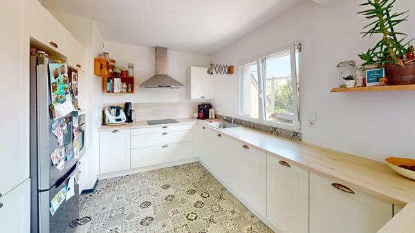 MAISON MEUBLEE avec vie de plain pied à BASLY