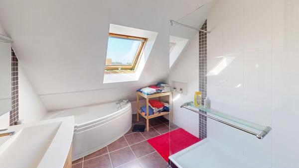 MAISON MEUBLEE avec vie de plain pied à BASLY