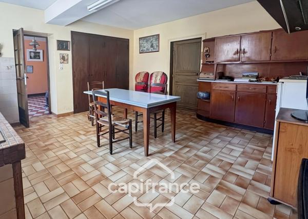 À VENDRE – HABAS - GRANDE MAISON DE VILLE AVEC NOMBREUSES DÉPENDANCES – JARDIN 2000 M2