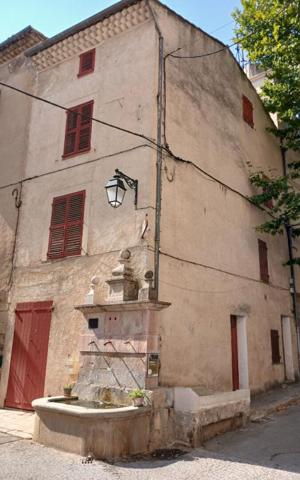 Maison de village T5 à rénover de108.80 m2 - MONTFORT SUR ARGENS