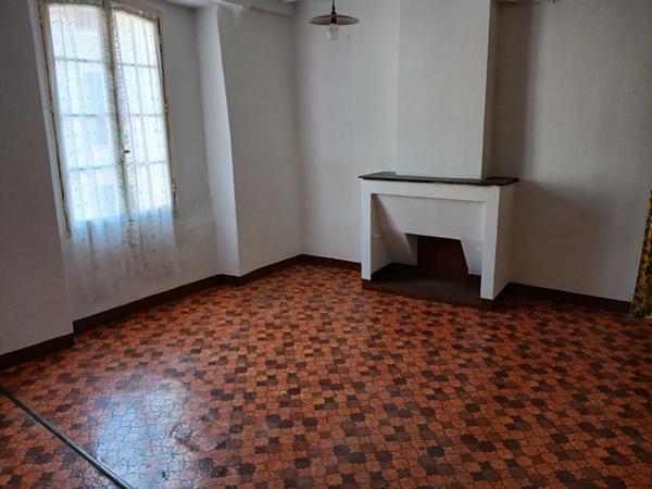 Maison de village T5 à rénover de108.80 m2 - MONTFORT SUR ARGENS