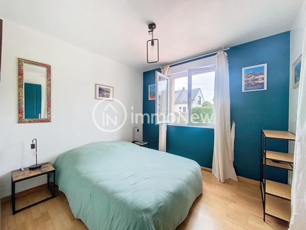 MAISON 8 PIECES AVEC VIE DE PLAIN-PIED ET VASTE JARDIN A BREVILLE-SUR-MER, AVEC VUE DEGAGEE MER.