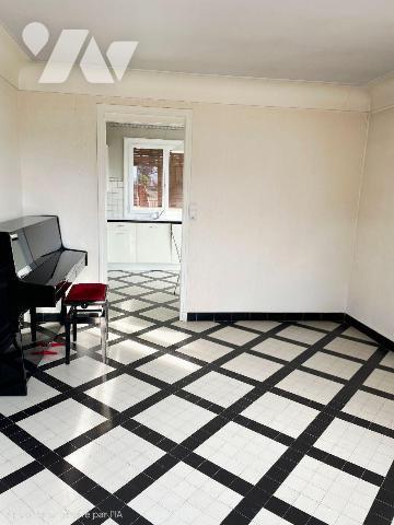 Maison individuelle à fort potentiel d'exploitation sur la commune de BELLEY dans le départemen...