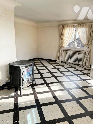 Maison individuelle à fort potentiel d'exploitation sur la commune de BELLEY dans le départemen...