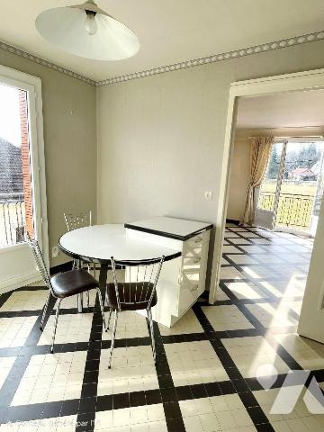 Maison individuelle à fort potentiel d'exploitation sur la commune de BELLEY dans le départemen...