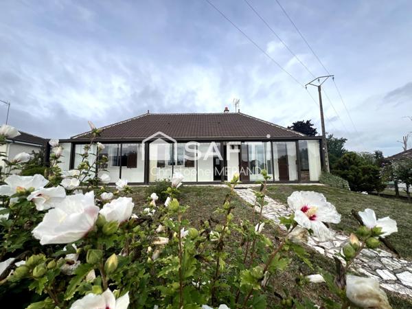 Beau pavillon dans le centre de DANGE SAINT ROMAIN