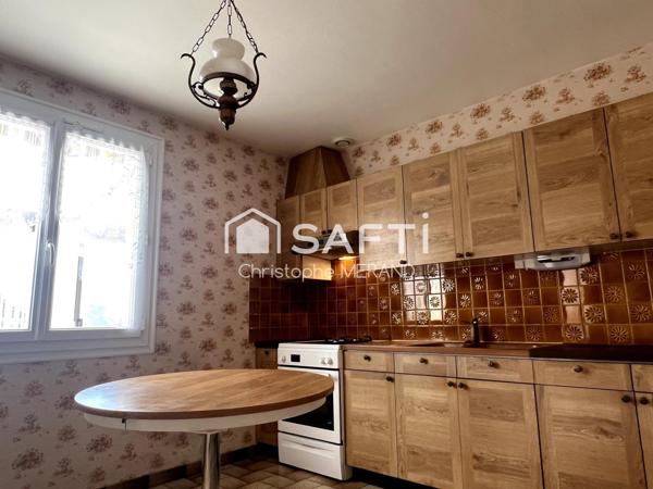 Beau pavillon dans le centre de DANGE SAINT ROMAIN