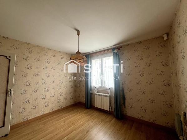 Beau pavillon dans le centre de DANGE SAINT ROMAIN