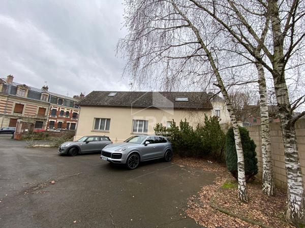 Immeuble Saint Quentin 1200 m2