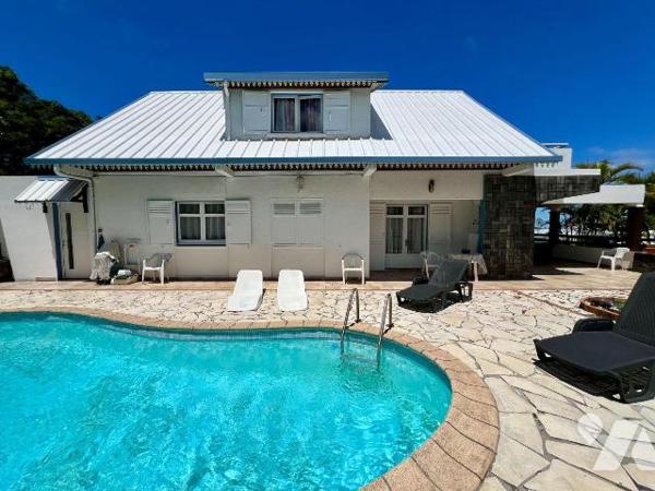 Maison à vendre à Saint-Pierre (97410) 

Charmante maison familiale située à Saint-Pierre, da...