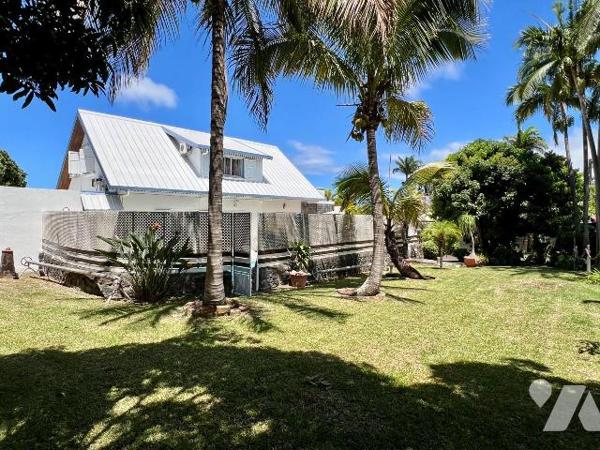 Maison à vendre à Saint-Pierre (97410) 

Charmante maison familiale située à Saint-Pierre, da...