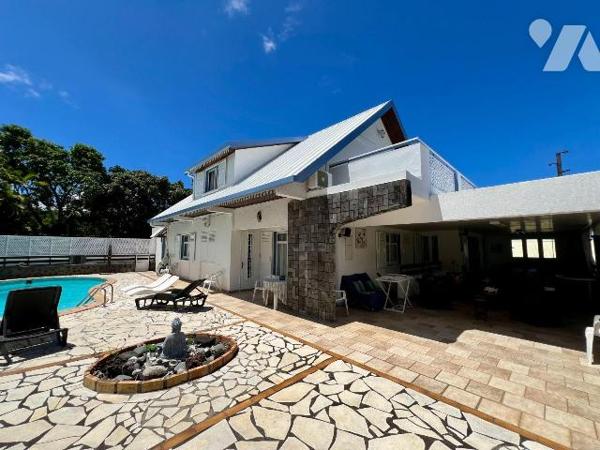 Maison à vendre à Saint-Pierre (97410) 

Charmante maison familiale située à Saint-Pierre, da...