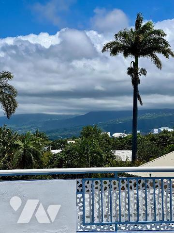 Maison à vendre à Saint-Pierre (97410) 

Charmante maison familiale située à Saint-Pierre, da...