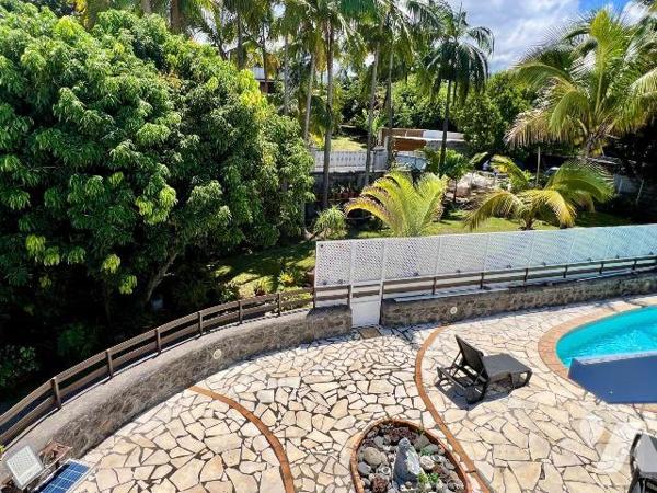 Maison à vendre à Saint-Pierre (97410) 

Charmante maison familiale située à Saint-Pierre, da...