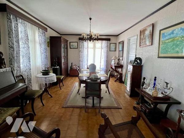 Maison à vendre à Saint-Pierre (97410) 

Charmante maison familiale située à Saint-Pierre, da...