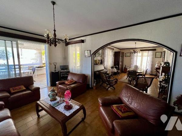 Maison à vendre à Saint-Pierre (97410) 

Charmante maison familiale située à Saint-Pierre, da...