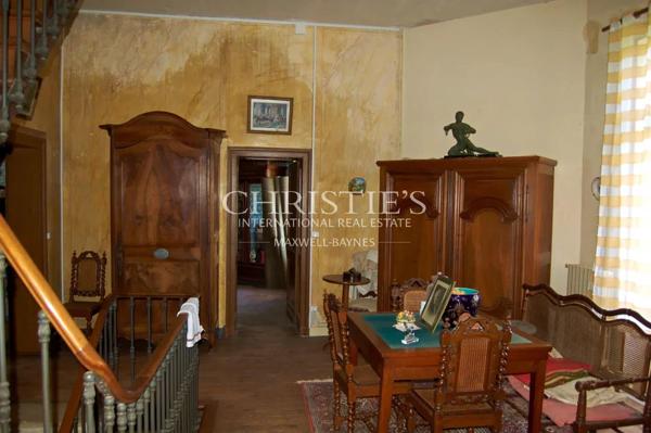 Château du 18eme siècle avec de nombreuses dépendances – Vue sur l’estuaire de la Gironde