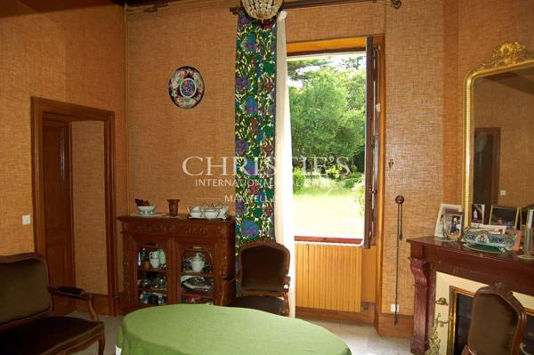 Château du 18eme siècle avec de nombreuses dépendances – Vue sur l’estuaire de la Gironde