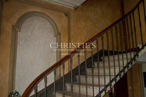 Château du 18eme siècle avec de nombreuses dépendances – Vue sur l’estuaire de la Gironde