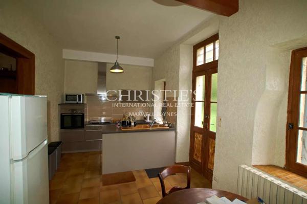 Château du 18eme siècle avec de nombreuses dépendances – Vue sur l’estuaire de la Gironde