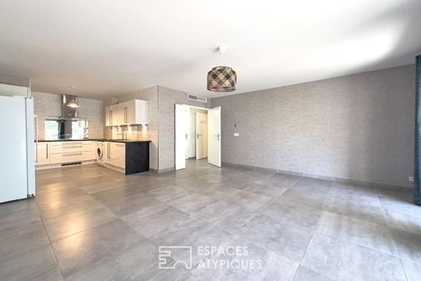 Appartement avec terrasse sur pinède et piscine