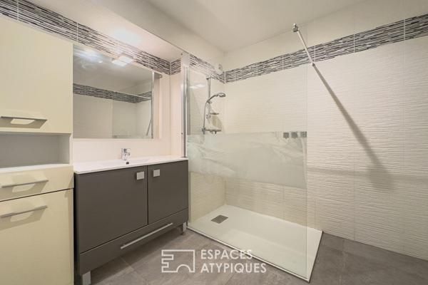 Appartement avec terrasse sur pinède et piscine