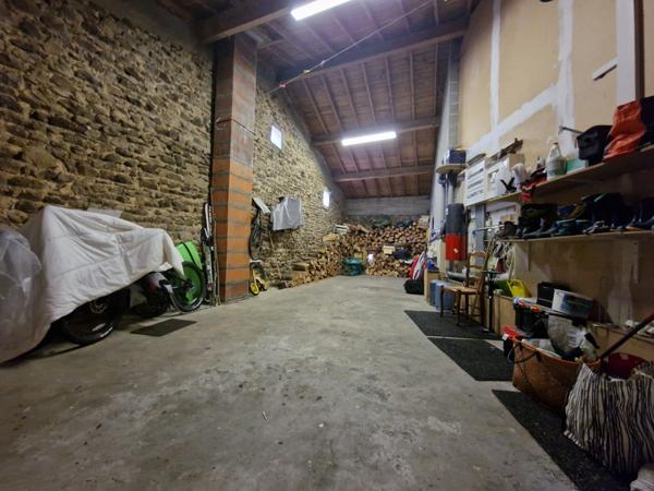 Dpt Loire (42), à vendre 30 min de MONTBRISON maison de 265 m²