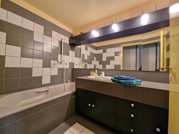 Dpt Loire (42), à vendre 30 min de MONTBRISON maison de 265 m²