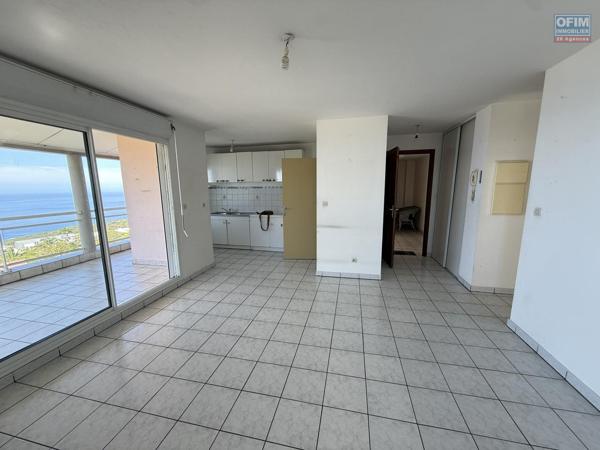 Bel appartement T2 Résidence Les Sirènes 1 avec magnifique vue mer et montagne au centre ville dans la Rue de l'Eglise en dessous du Lycée des Avirons.