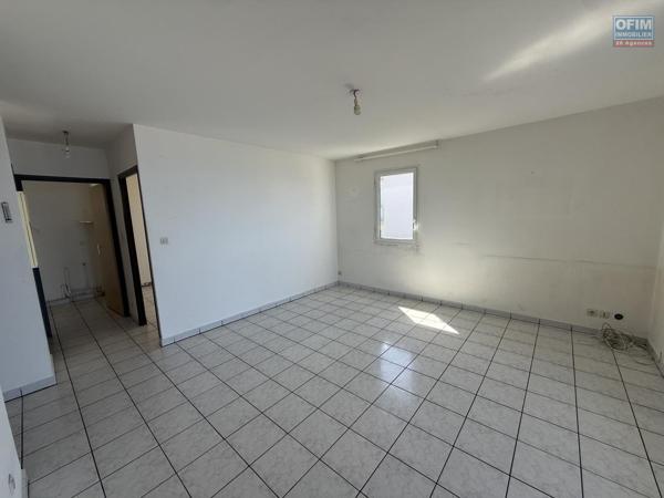 Bel appartement T2 Résidence Les Sirènes 1 avec magnifique vue mer et montagne au centre ville dans la Rue de l'Eglise en dessous du Lycée des Avirons.