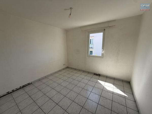 Bel appartement T2 Résidence Les Sirènes 1 avec magnifique vue mer et montagne au centre ville dans la Rue de l'Eglise en dessous du Lycée des Avirons.