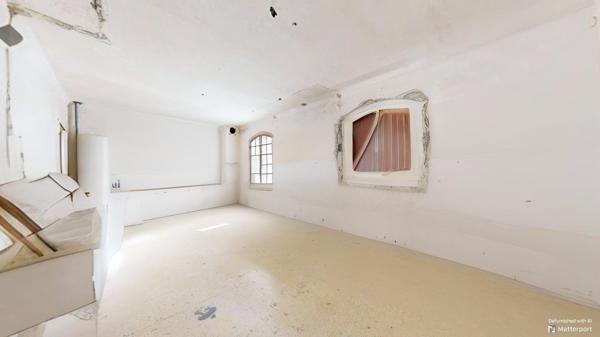 Revest-les-Roches (06830) Bâtisse 420 m², 19 pièces, à 30 min de Nice