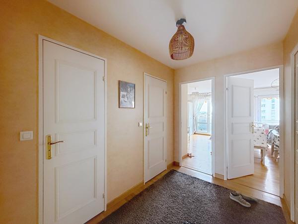 APPARTEMENT T5 REIMS SAINT MARCEAUX