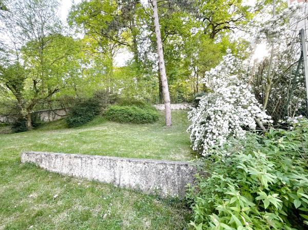 NOUVEAUTE VERSAILLES CHANTIERS - MEULIERE et JARDIN partagé - FAIBLES CHARGES - 3 PIECES avec VUE sur FORET -