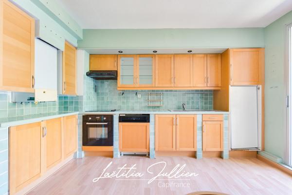 En exclusivité par Laëtitia JULLIEN – Marseille 10ème – Les Collines – T4 traversant de 83,83 m² avec balcon et loggia au pied du Parc des Bruyères