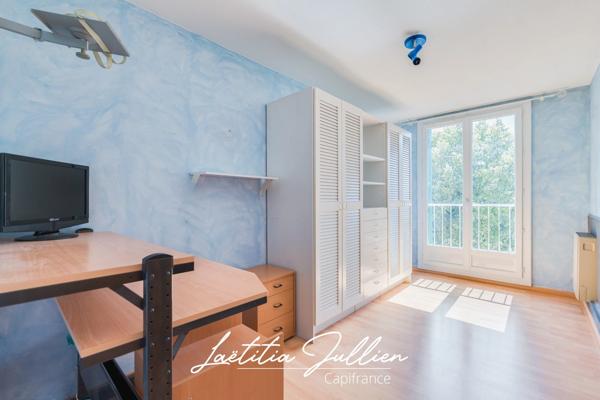 En exclusivité par Laëtitia JULLIEN – Marseille 10ème – Les Collines – T4 traversant de 83,83 m² avec balcon et loggia au pied du Parc des Bruyères