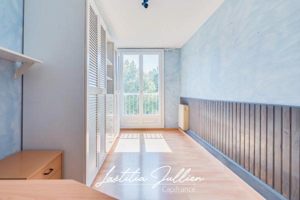 En exclusivité par Laëtitia JULLIEN – Marseille 10ème – Les Collines – T4 traversant de 83,83 m² avec balcon et loggia au pied du Parc des Bruyères