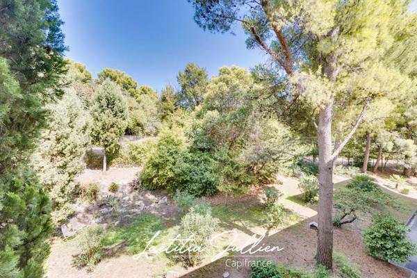 En exclusivité par Laëtitia JULLIEN – Marseille 10ème – Les Collines – T4 traversant de 83,83 m² avec balcon et loggia au pied du Parc des Bruyères