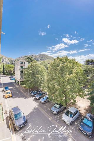 En exclusivité par Laëtitia JULLIEN – Marseille 10ème – Les Collines – T4 traversant de 83,83 m² avec balcon et loggia au pied du Parc des Bruyères