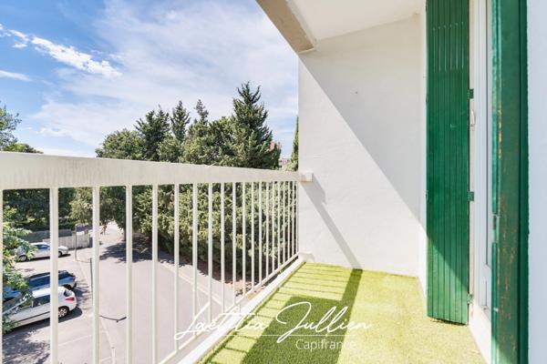 En exclusivité par Laëtitia JULLIEN – Marseille 10ème – Les Collines – T4 traversant de 83,83 m² avec balcon et loggia au pied du Parc des Bruyères
