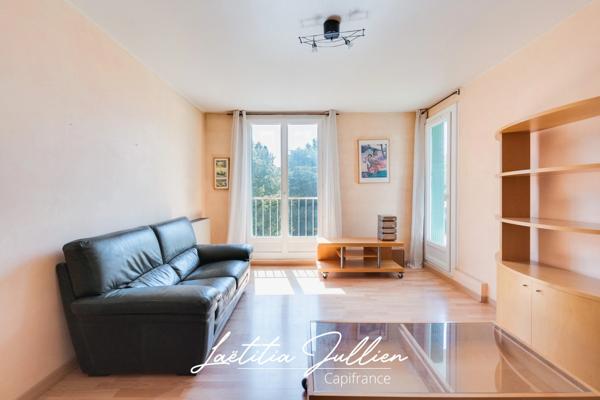 En exclusivité par Laëtitia JULLIEN – Marseille 10ème – Les Collines – T4 traversant de 83,83 m² avec balcon et loggia au pied du Parc des Bruyères