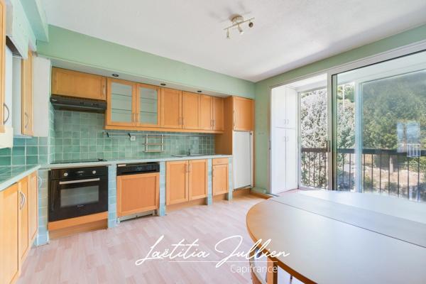 En exclusivité par Laëtitia JULLIEN – Marseille 10ème – Les Collines – T4 traversant de 83,83 m² avec balcon et loggia au pied du Parc des Bruyères
