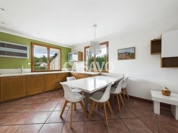 Vente Maison 9 pièces de 270m² - 38200 Vienne